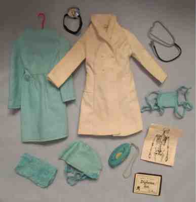 Vintage 1973 BARBIE Doctor Professional 10-Piece Clothing & Accessories Set VG 