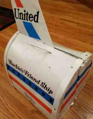 Vintage Barbie Friend Ship United Airlines 1972 with chairs in great condition
