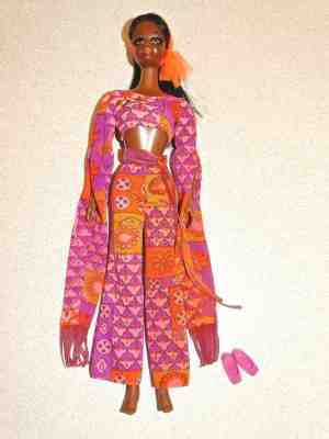 Barbie:  VINTAGE Brunette LIVE ACTION CHRISTIE Doll w/HTF Scarf & Shoes!
