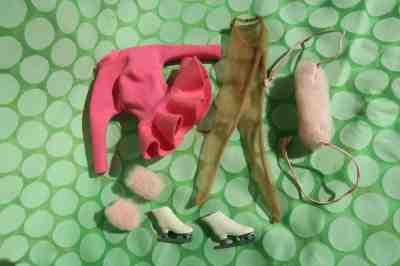 VINTAGE BARBIE #1629 SKATERS WALTZ   Mint & COMPLETE