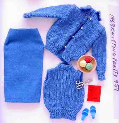 1963 BARBIE BLUE KNITTING PRETTY SWEATER OUTFIT #957 NO HOLES!