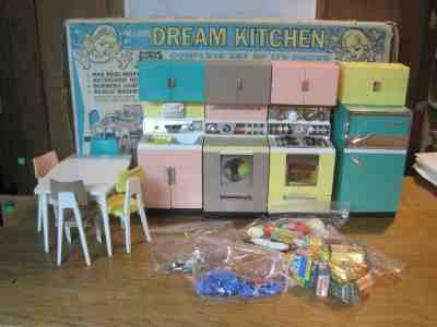 Deluxe Dream Kitchen 1960s vintage Barbie w/ box & many accessories, working