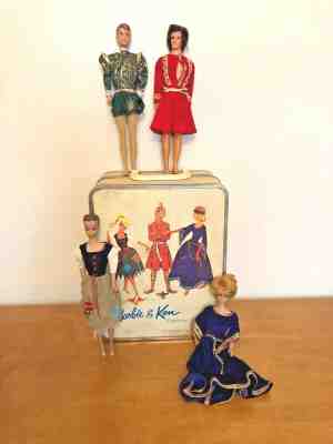 VINTAGE LOT- BARBIE/KEN COSTUME TRUNK /CASE- W/4 COSTUMES CINDERELLA /ALADDIN 