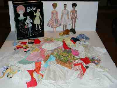 VINTAGE 1960'S MATTEL BARBIE DOLL & ACCESSORY LOT WITH CASE ESTATE FRESH