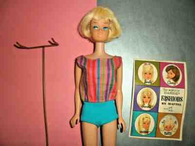  AMERICAN GIRL PLATINUM BLONDE BARBIE 1965 Mattel #1070 DOLL MINTY STAND BOOK
