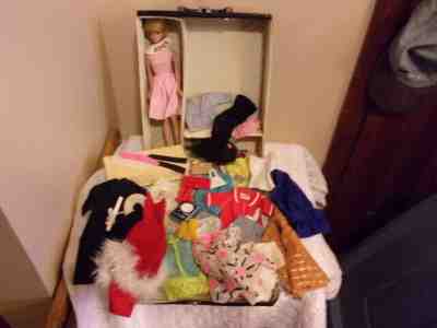 Mattel Blonde Bubblecut Barbie Dolls plus Clothes and Case Lot 