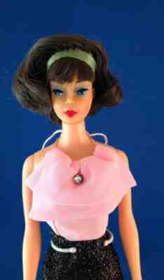 VINTAGE JAPANESE SIDE PART BARBIE MINT WITH JET BLACK HAIR!l! FREE SHIPPING