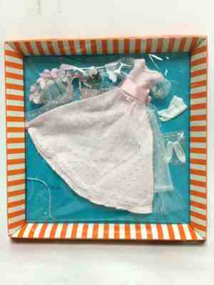 VINTAGE BARBIE - SKIPPER OUTFIT 1934 JUNIOR BRIDESMAID - NRFB