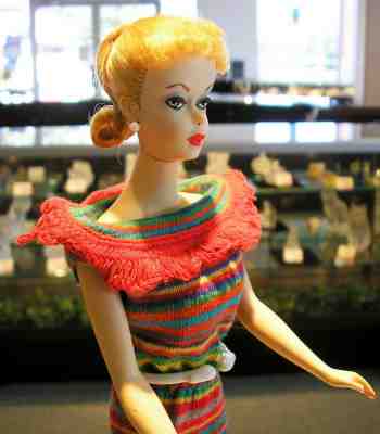 VINTAGE GENUINE #1 BARBIE 1959  TUBES IN FEET + 4 NEAR COMPLETE VINTAGE OUTFITS