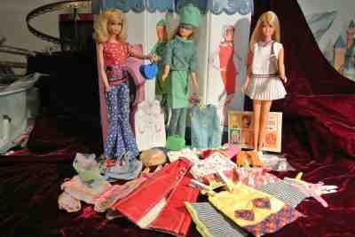  Three pretty vintage  Francie (Barbies)  with case, clothing and accessories 