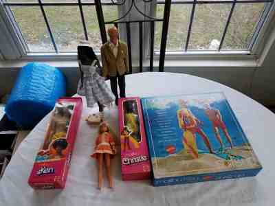 Vintage Malibu Barbie lot with giftset