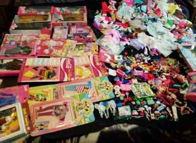 HUGE LOT VINTAGE 8 BARBIE 3 KEN DOLLS & LOTS of CLOTHES & ACCESSORY   