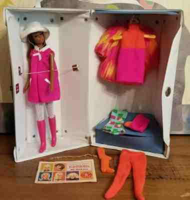 Lovely *Black Francie Barbie * W/ Francie Tagged Vintage Outfits & Case ?????