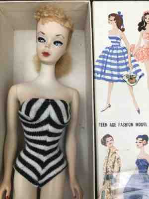 # VINTAGE  BARBIE PONYTAIL DOLL 1 W/GAY PARISIENNE BOX / Mattel.