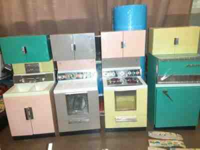 Vintage Deluxe Reading Corp Barbie Doll Dream House Home Toy Kitchen Set Dishes 