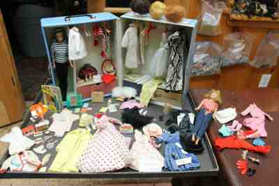 VTG 1963 BARBIE QUEEN OF FASHION, MIDGE, CASE, WIGS, TAGGED CLOTHES ACCESSORIES 