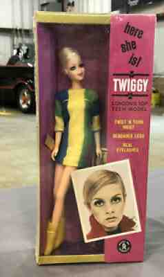 STUNNING! Vintage 1967 TWIGGY LONDON TEEN MODEL Barbie 1185 NRFB