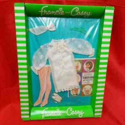 VINTAGE MATTEL BARBIE : FRANCIE & CASEY #1280 COOL WHITE NRFB MOC