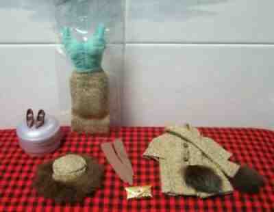 1965 RARE VINTAGE JAPAN BARBIE~"GOLD `n GLAMOUR 1647 BIG BROWN FUR HAT~2 GLOVES