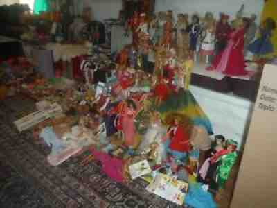 vintage 60+Barbies & others huge lot blk tag clothes, wigs, Japan shoes, 6 cases
