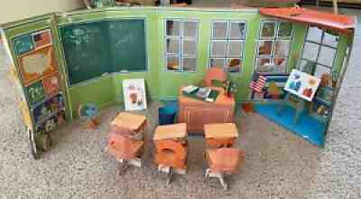 RARE VINTAGE BARBIE AND SKIPPER SCHOOL 1965 CARDBOARD TOY FOLDING SCHOOL