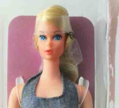 VINTAGE BUSY BARBIE WITH HOLDING HANDS MATTEL NEVER PLAYED WITH ACCESSORIES