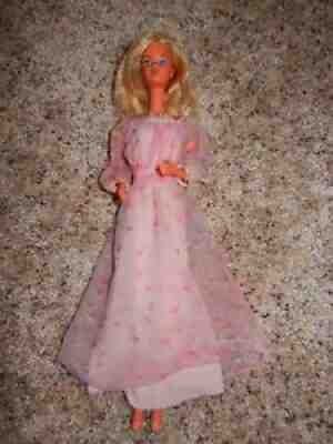 1970'S VINTAGE KISSING BARBIE IN ORIGINAL DRESS #2597