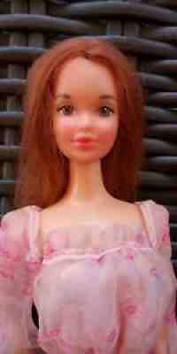 Vintage Barbie TITIAN QUICK CURL KELLEY in Kissing Barbie Dress