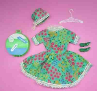 BARBIE Vintage - JAPANESE EXCLUSIVE Green Floral Outfit Dress Hat Hatbox Shoes