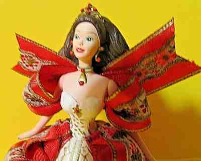 BARBIE HAPPY HOLIDAYS HALLMARK CHRISTMAS ORNAMENT 1993
