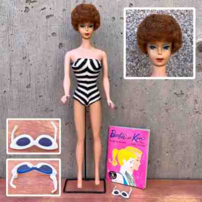 VTG 1961 BUBBLECUT Barbie 850 Sears Swimsuit Glasses Pearl Earrings Stand & Book