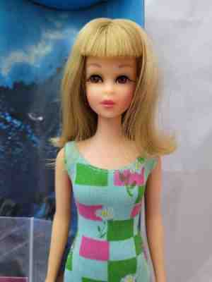 Beautiful1st Edition bend leg Francie w box tag stand etc - Vintage Barbie