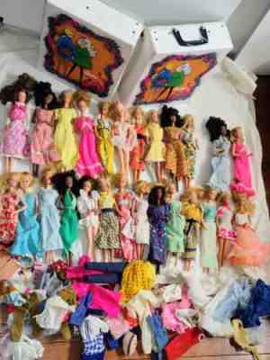 Estate LOT 26 Vintage 1970s 70s Barbie Dolls Case Clothes Clothing Accessories