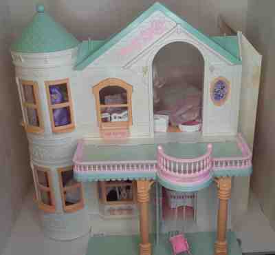 Vintage Barbie Victorian Deluxe Dream House 1995 Mattel Foldable w/Accessories