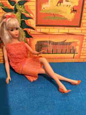 Stunning Vintage Platinum Blonde Twist 'N Turn Barbie in 1807 Disco Dater