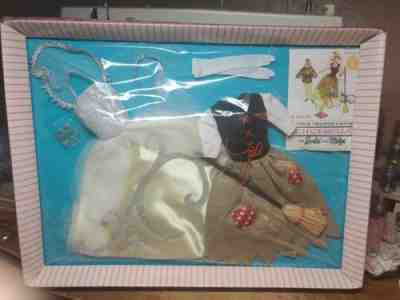 VINTAGE BARBIE NRFB CINDERELLA THEATRE OUTFIT #872 MINTY Has Sticker!