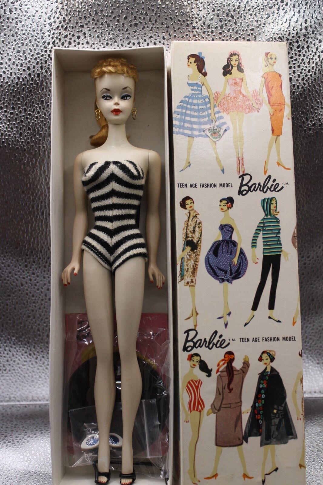 Vintage Barbie Ponytail # 2  - TM Box,  TM Stand
