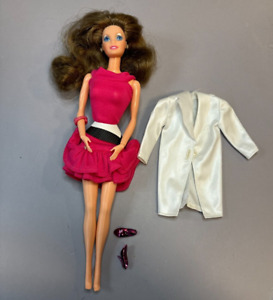 1980's Estrela Brazilian Barbie doll with brunette hair Original outfit, Boneca