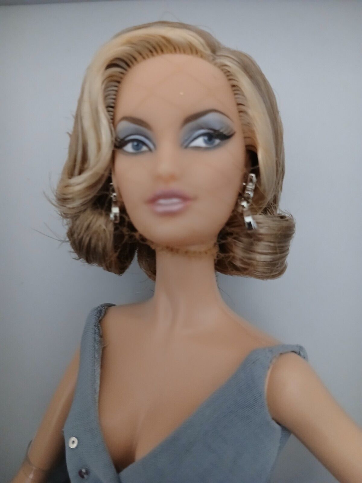 Splash of Silver Barbie Doll Platinum Label 2009 Fan Club Exclusive Mattel P4752
