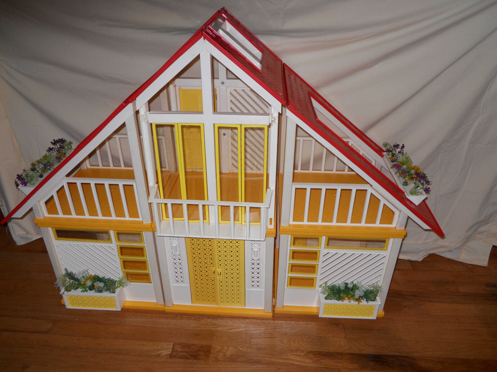 Barbie A-FRAME DREAM HOUSE 1978 with Instructions.  Yellow & Red.  No box.