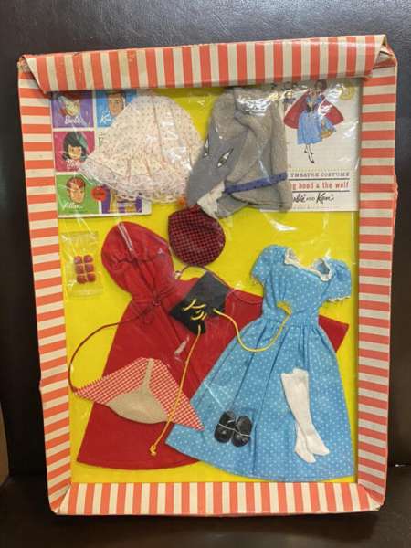 VINTAGE BARBIE LITTLE THEATRE RED RIDING HOOD & THE WOLF OUTFIT NRFB 0880