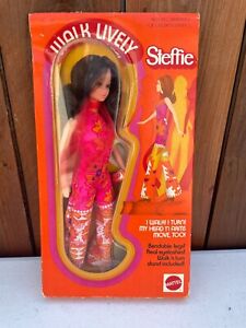 Mattel Walk Lively Steffie Barbie doll #1183 NEW IN BOX! EXCELLENT CONDITION