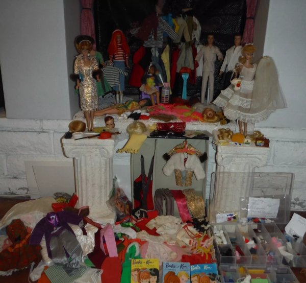Huge Lot Vntg '58 60's Barbie, Skipper, Ken, jewelry, clothes, shoes, wigs, case