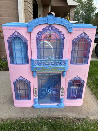 Mattel 2001 Barbie Grand Hotel W/ Accessories, Working Phone/Elevator