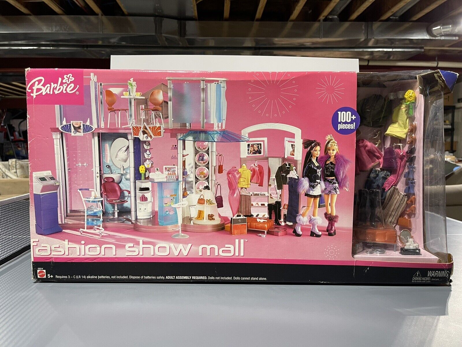 2004 Mattel Barbie Fashion Show Mall Playset Brand New Unopened
