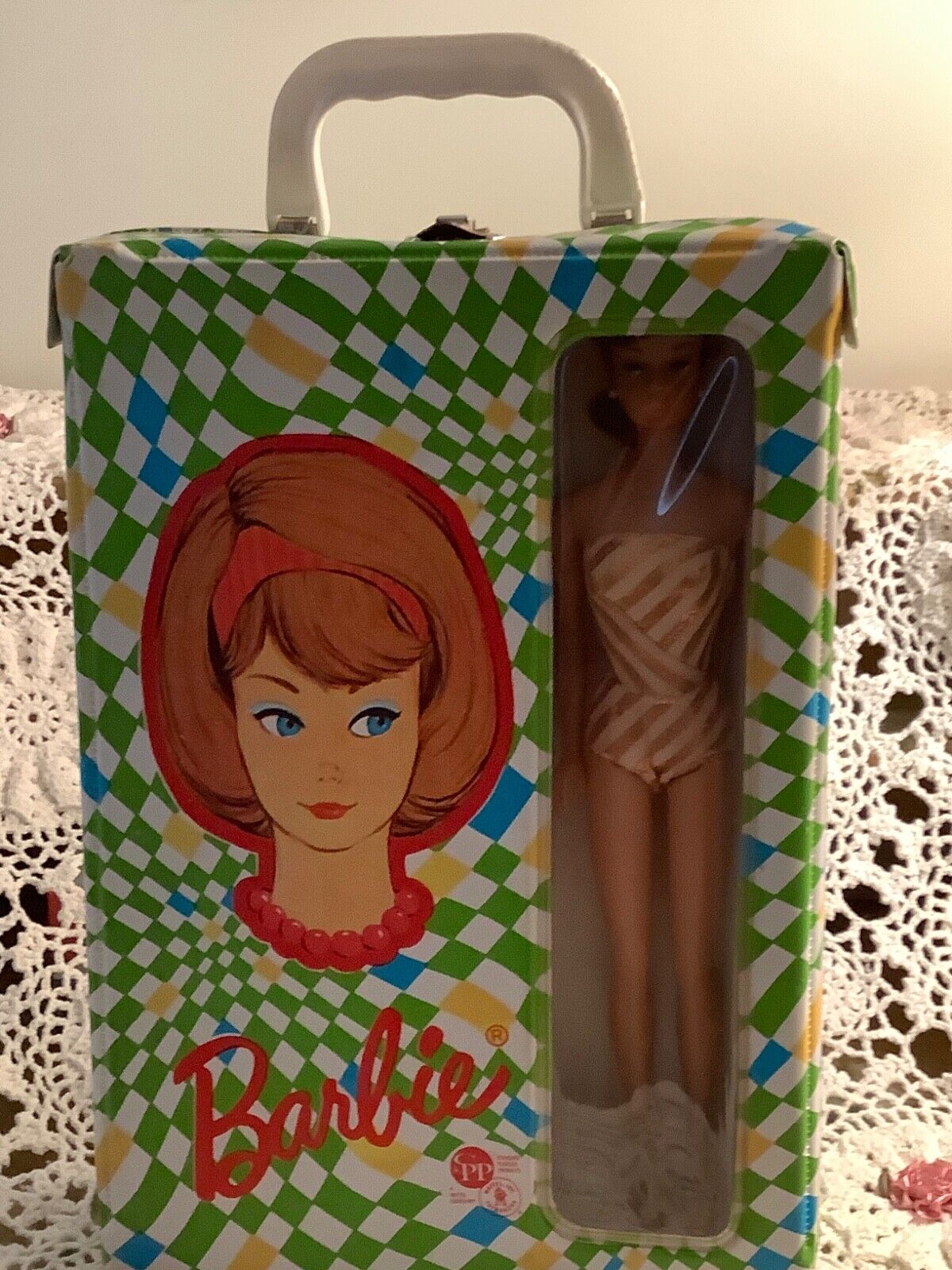 Very RARE HTF Diamond Swirl Travel Case with Side-Swirl Brunette Barbie, 1964
