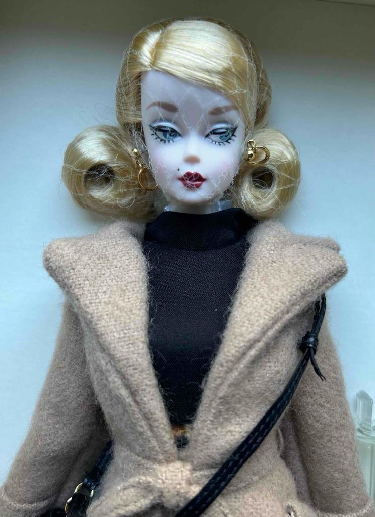 2016 Classic Camel Coat Silkstone Barbie Doll~Gold Label DGW54 NIB NRFB