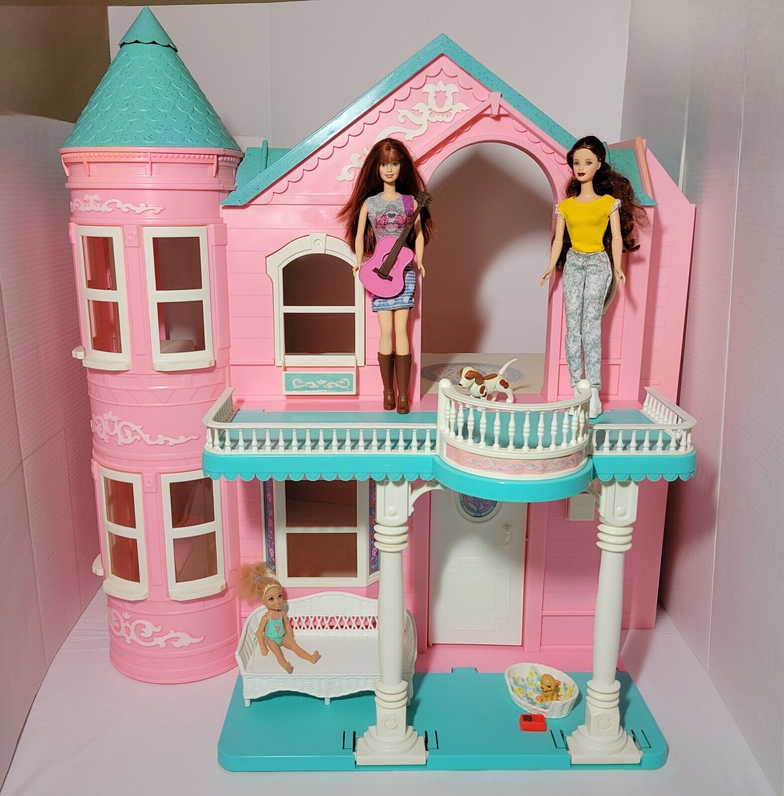 Vintage Barbie Victorian Dream House Pink Deluxe 1995 Mansion w/ Furniture Dolls