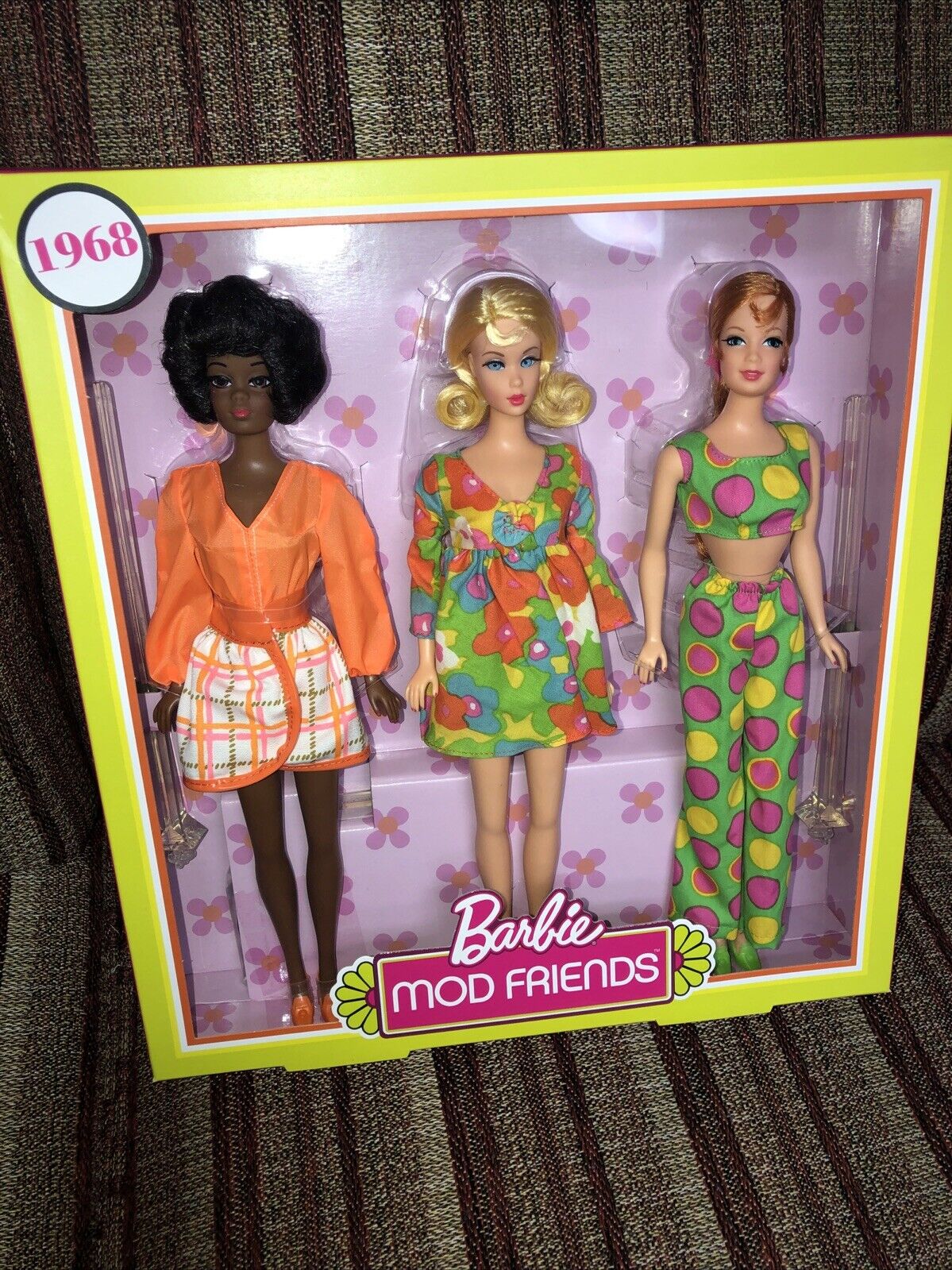 New 2018 Reproduction 1968 Barbie Mod Friends Gift Set Christie Stacey FRP00