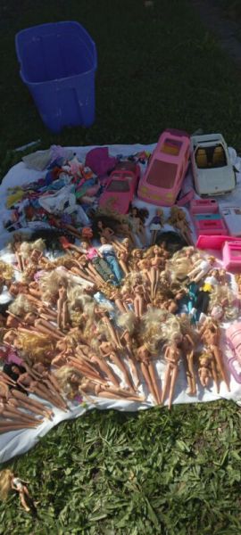 New ListingHuge Lot Of Vintage 80s And 90s Barbies